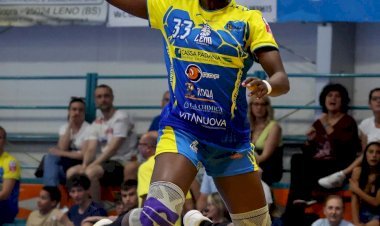 Handball: Leaticia Petronie Ateba l’histoire d’une Lionne indomptable au bras droit en or!