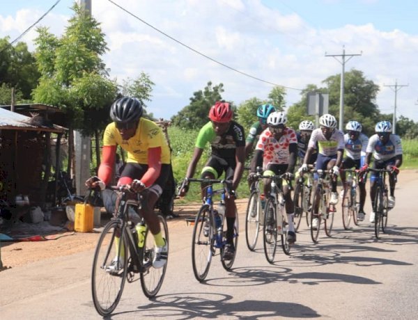 Transca 2026 : le peloton s’élance pour 95 km entre Figuil et Garoua !