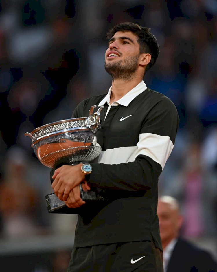 ROLAND-GARROS : CARLOS ALCARAZ RENVERSE JANNIK SINNER DANS UNE FINALE D'ANTHOLOGIE ET CONSERVE SON TITRE!
