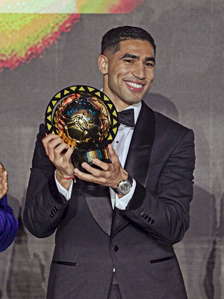 CAF Awards 2025: Achraf Hakimi surclasse Salah et Osimhen pour décrocher le prestigieux titre de ballon d'or africain !