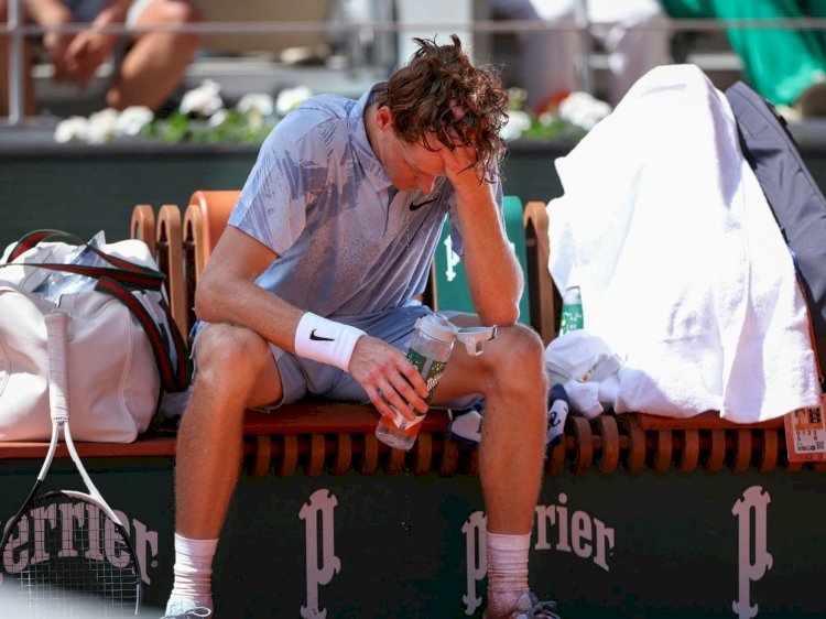 ROLAND-GARROS : Sinner craque, Paris perd son grand favori, la course au titre relancée !