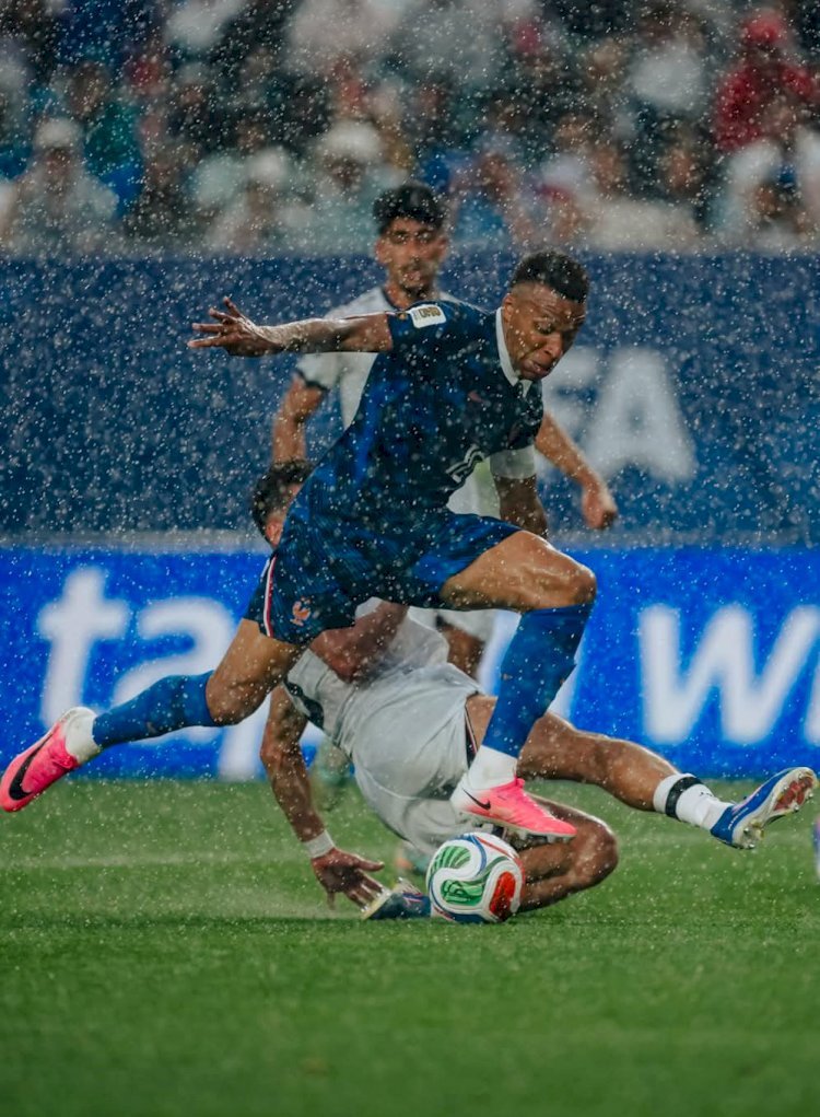CDM 2026 : Les Bleus surfent sur l'orage et filent en 16es !